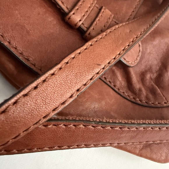 Fossil Leather Purse Crossbody Saddle Bag Brown Messenger Minimalist Key Charm - Picture 15 of 16